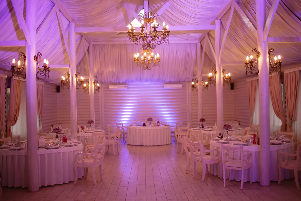 restaurant-hall-is-decorated-wedding-ceremony-bar-lighting